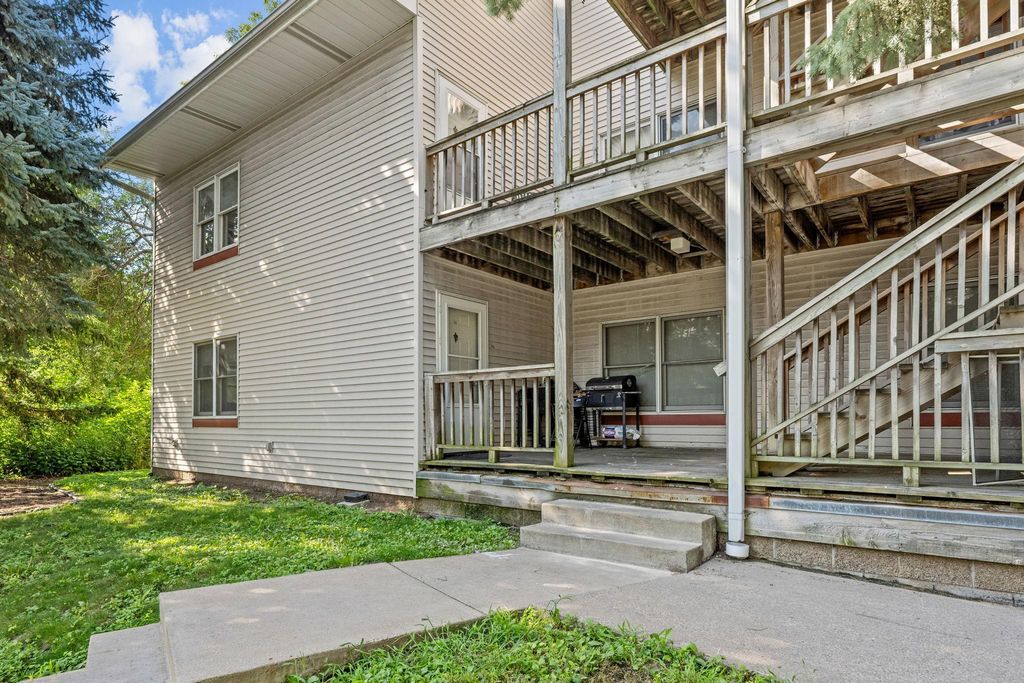 1053 Cromwell Avenue, Saint Paul, MN 55114 — photo 2