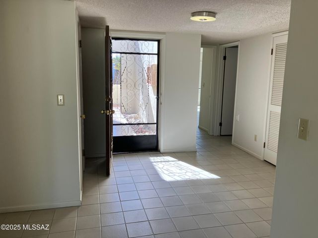 2542 W Casas Drive Drive, Tucson, AZ 85742