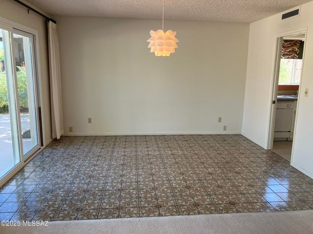 2542 W Casas Drive Drive, Tucson, AZ 85742