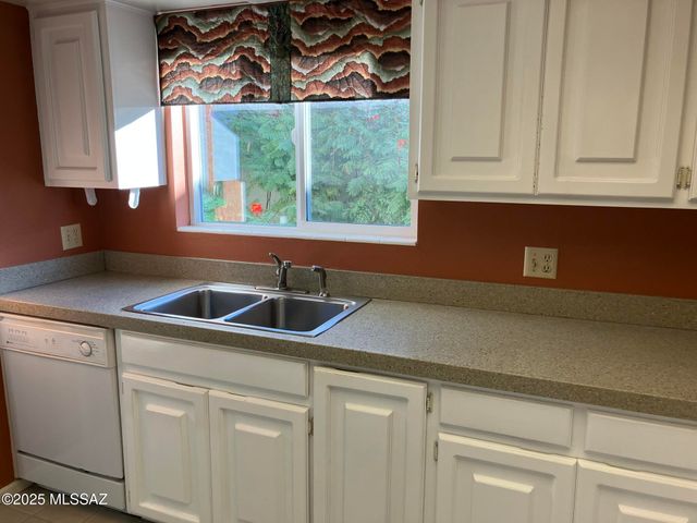 2542 W Casas Drive Drive, Tucson, AZ 85742