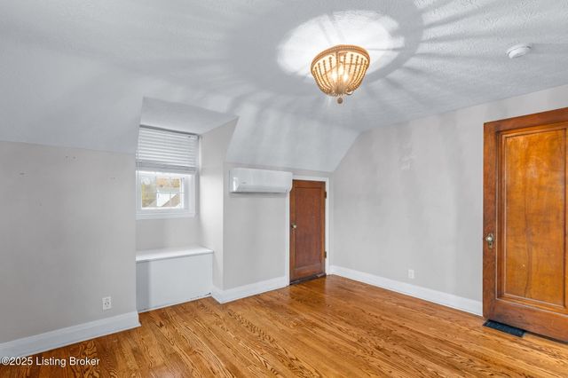 1212 Hart Ave, Louisville, KY 40213