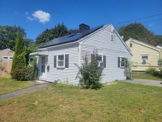 87 Oakside Ave, Methuen, MA 01844