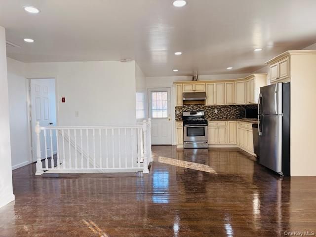 9 Ferndale Drive, Hicksville, NY 11801