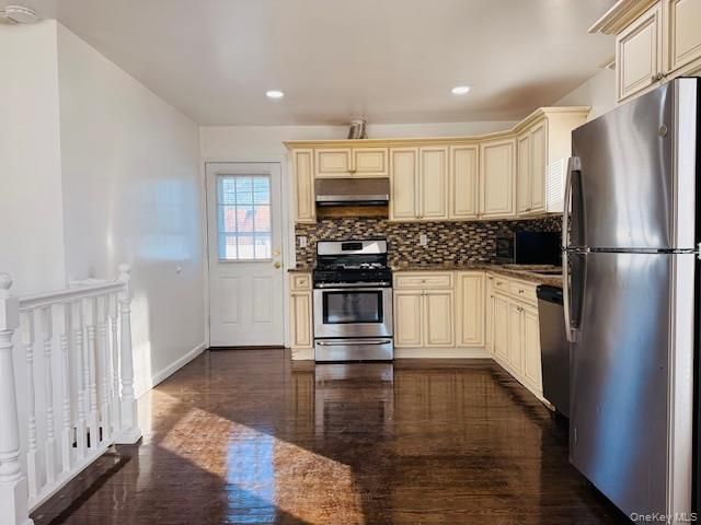 9 Ferndale Drive, Hicksville, NY 11801