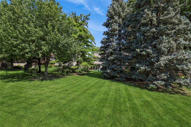 9617 Tanglewood Drive, Urbandale, IA 50322