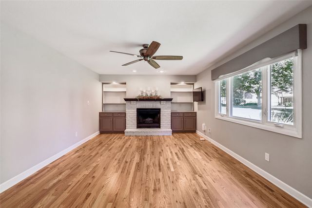 9617 Tanglewood Drive, Urbandale, IA 50322