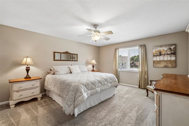 9617 Tanglewood Drive, Urbandale, IA 50322