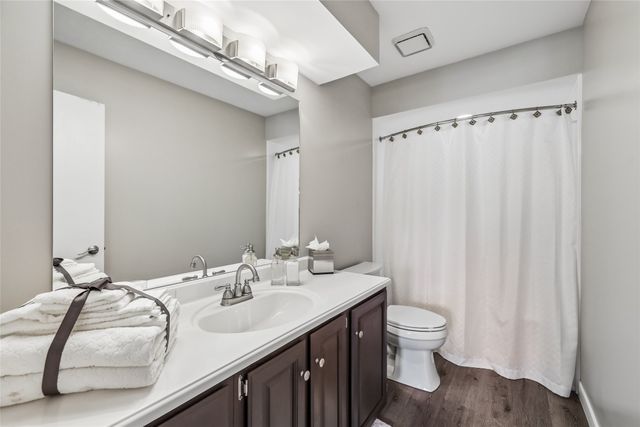 9617 Tanglewood Drive, Urbandale, IA 50322