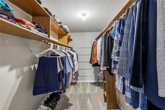9617 Tanglewood Drive, Urbandale, IA 50322