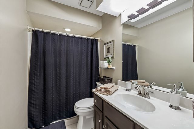 9617 Tanglewood Drive, Urbandale, IA 50322