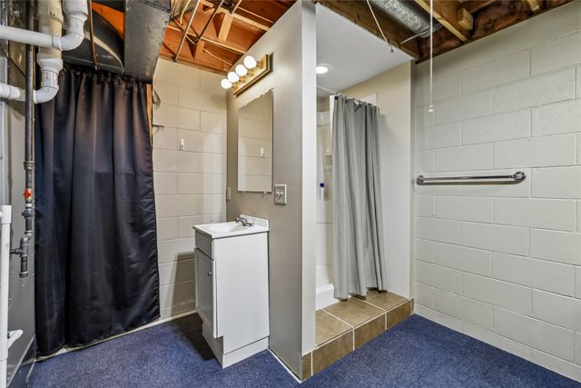 9617 Tanglewood Drive, Urbandale, IA 50322