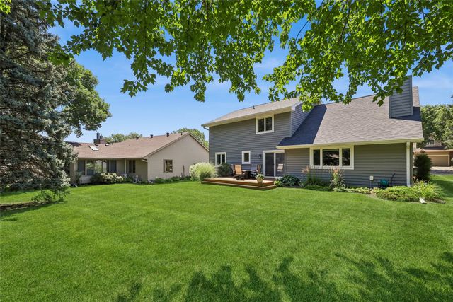 9617 Tanglewood Drive, Urbandale, IA 50322