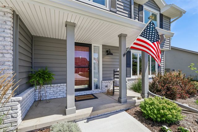 9617 Tanglewood Drive, Urbandale, IA 50322