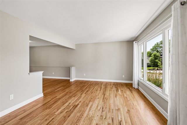 9617 Tanglewood Drive, Urbandale, IA 50322