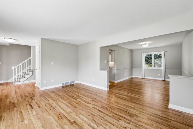 9617 Tanglewood Drive, Urbandale, IA 50322