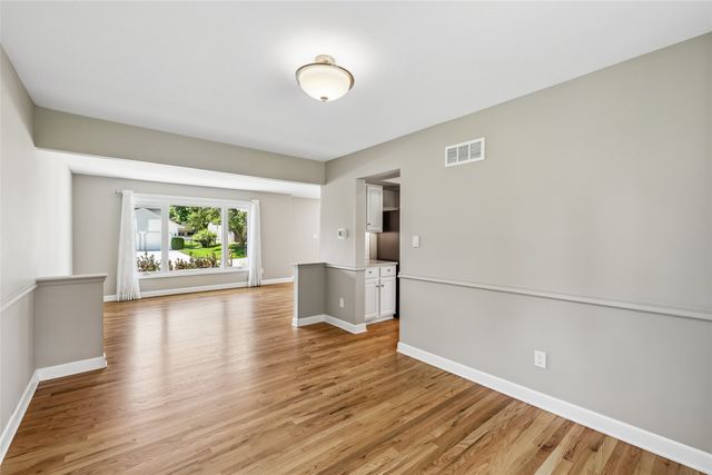 9617 Tanglewood Drive, Urbandale, IA 50322