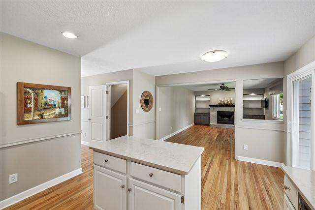 9617 Tanglewood Drive, Urbandale, IA 50322