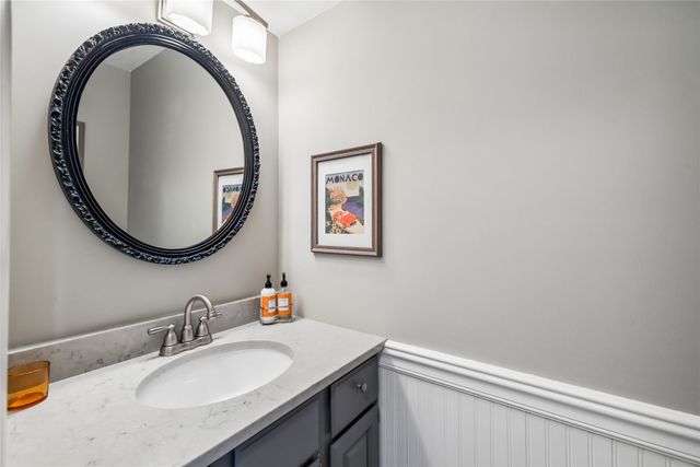 9617 Tanglewood Drive, Urbandale, IA 50322