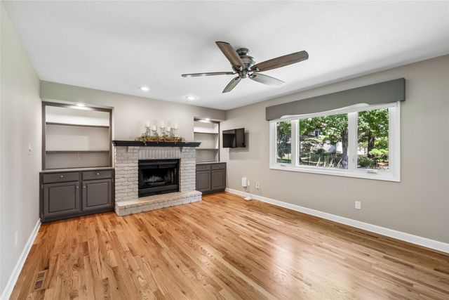 9617 Tanglewood Drive, Urbandale, IA 50322