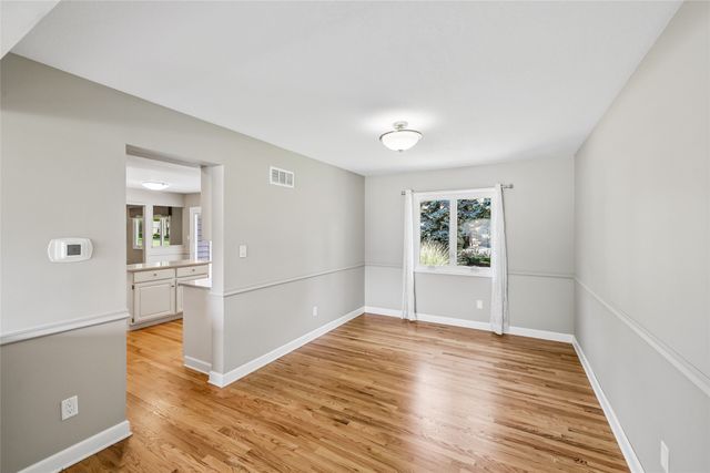 9617 Tanglewood Drive, Urbandale, IA 50322