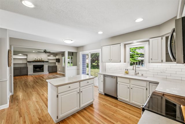 9617 Tanglewood Drive, Urbandale, IA 50322