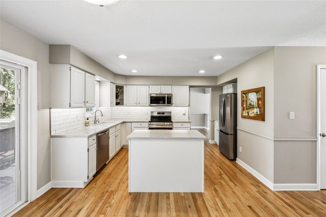 9617 Tanglewood Drive, Urbandale, IA 50322
