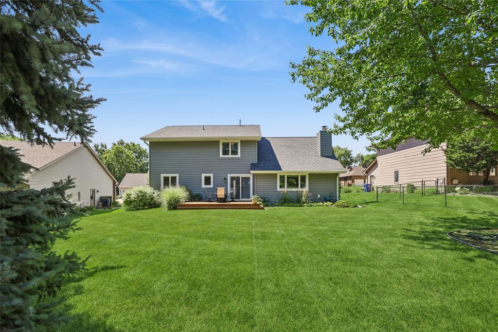 9617 Tanglewood Drive, Urbandale, IA 50322