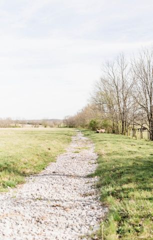 2978 Peacock, Paris, KY 40361