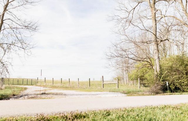 2978 Peacock, Paris, KY 40361