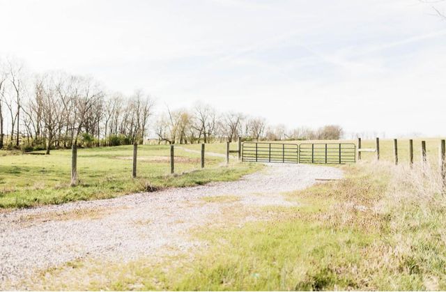 2978 Peacock, Paris, KY 40361