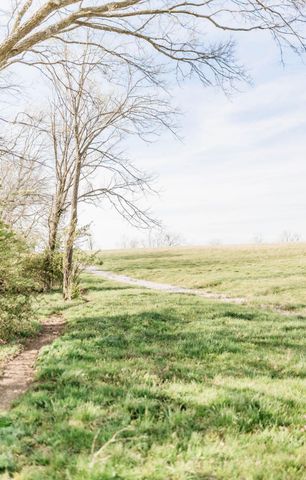 2978 Peacock, Paris, KY 40361