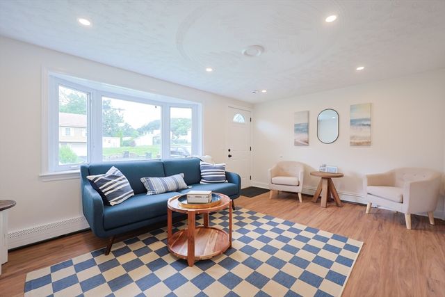25 Overlook Ave, Webster, MA 01570