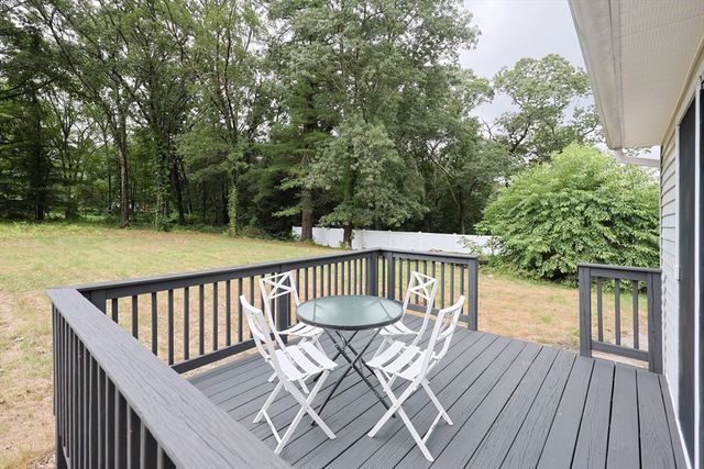 25 Overlook Ave, Webster, MA 01570