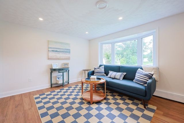 25 Overlook Ave, Webster, MA 01570