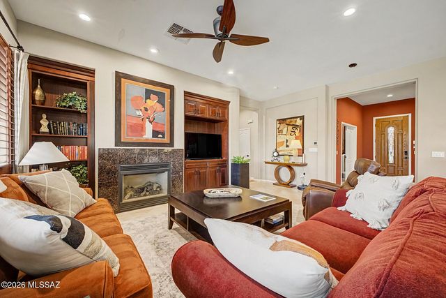 887 W Calle Artistica, Green Valley, AZ 85614