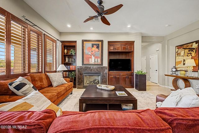 887 W Calle Artistica, Green Valley, AZ 85614