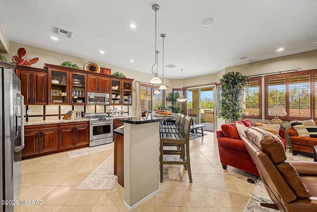 887 W Calle Artistica, Green Valley, AZ 85614