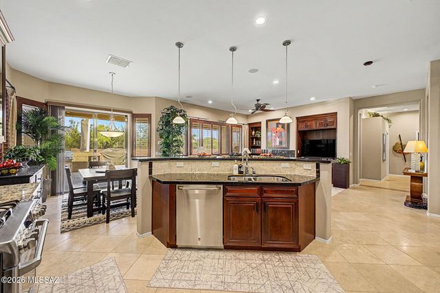 887 W Calle Artistica, Green Valley, AZ 85614