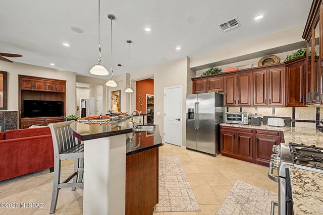 887 W Calle Artistica, Green Valley, AZ 85614