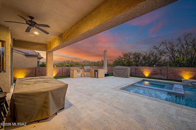 887 W Calle Artistica, Green Valley, AZ 85614