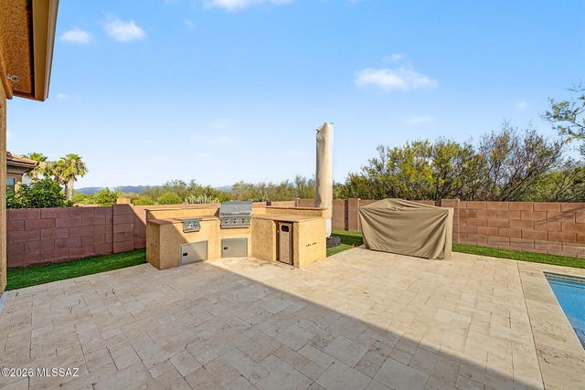 887 W Calle Artistica, Green Valley, AZ 85614