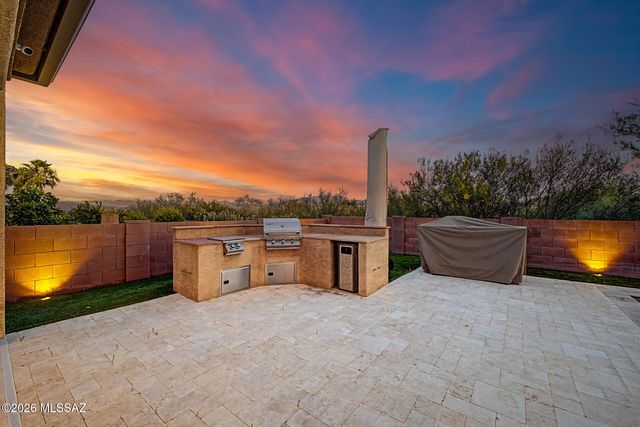 887 W Calle Artistica, Green Valley, AZ 85614