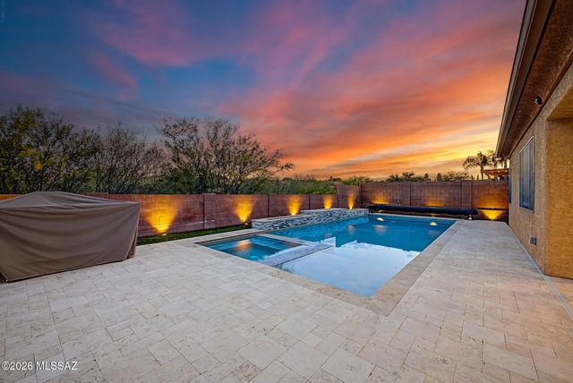 887 W Calle Artistica, Green Valley, AZ 85614