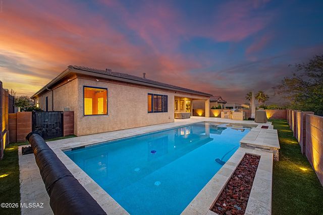 887 W Calle Artistica, Green Valley, AZ 85614