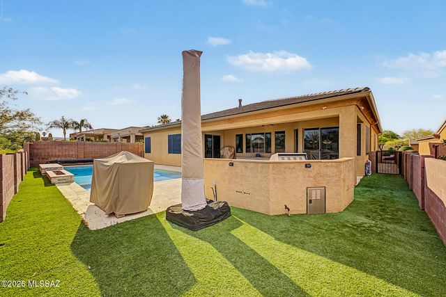 887 W Calle Artistica, Green Valley, AZ 85614
