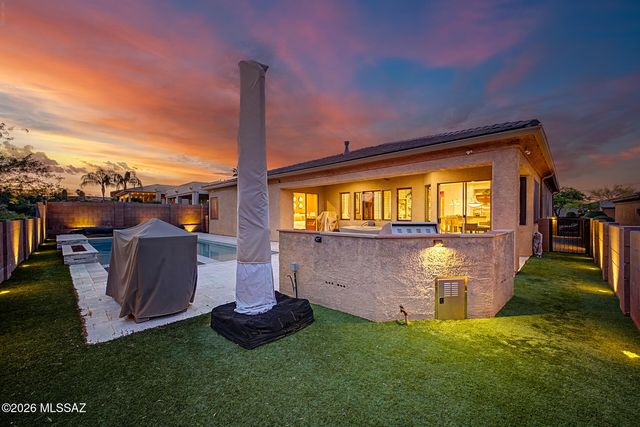 887 W Calle Artistica, Green Valley, AZ 85614