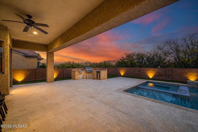 887 W Calle Artistica, Green Valley, AZ 85614