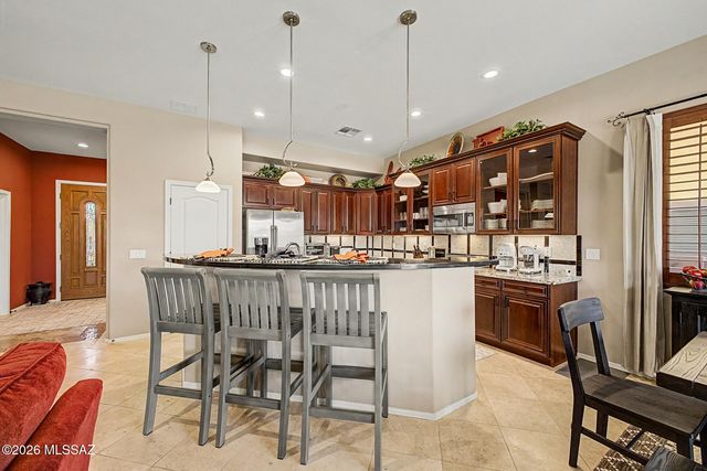 887 W Calle Artistica, Green Valley, AZ 85614