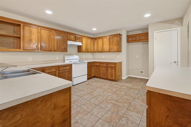 11827 E Galwan Circle, Houston, TX 77070