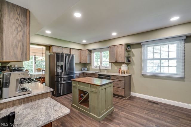 339 S Park Drive, Aurora, OH 44202